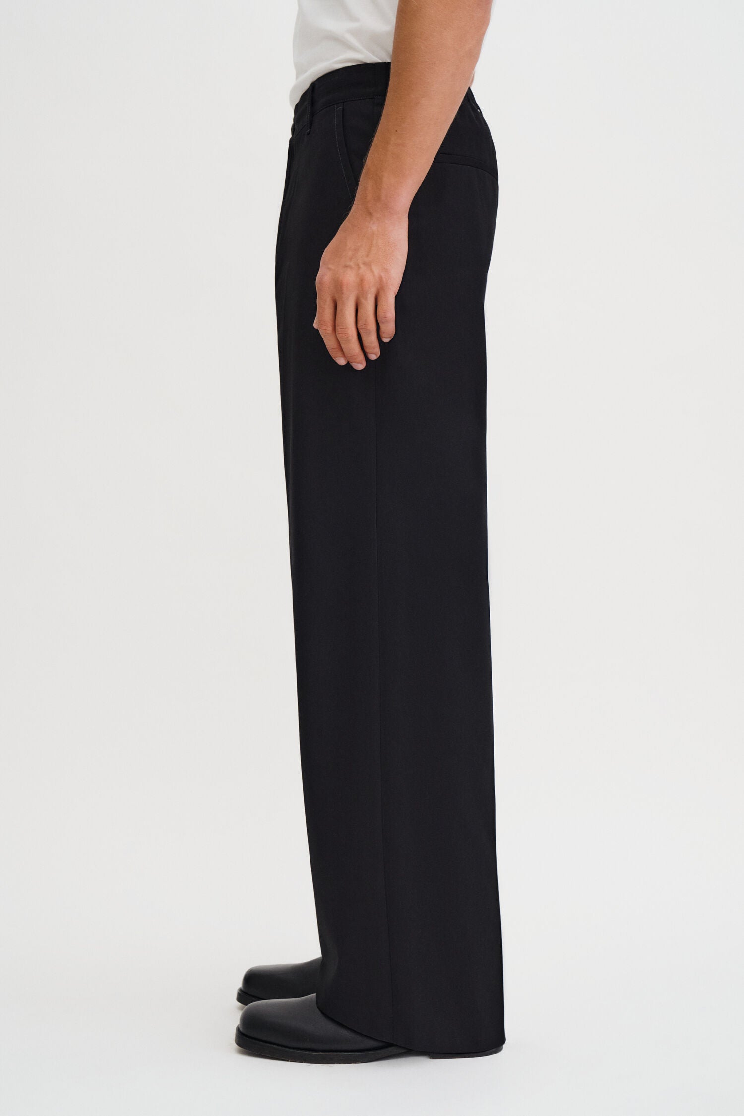 1433 BLACK
