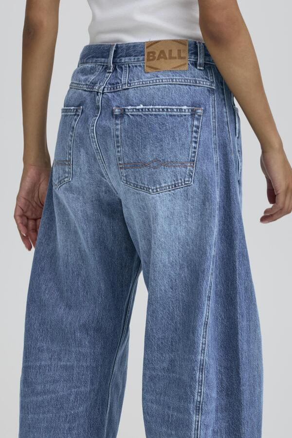 205291 MEDIUM BLUE WASHED