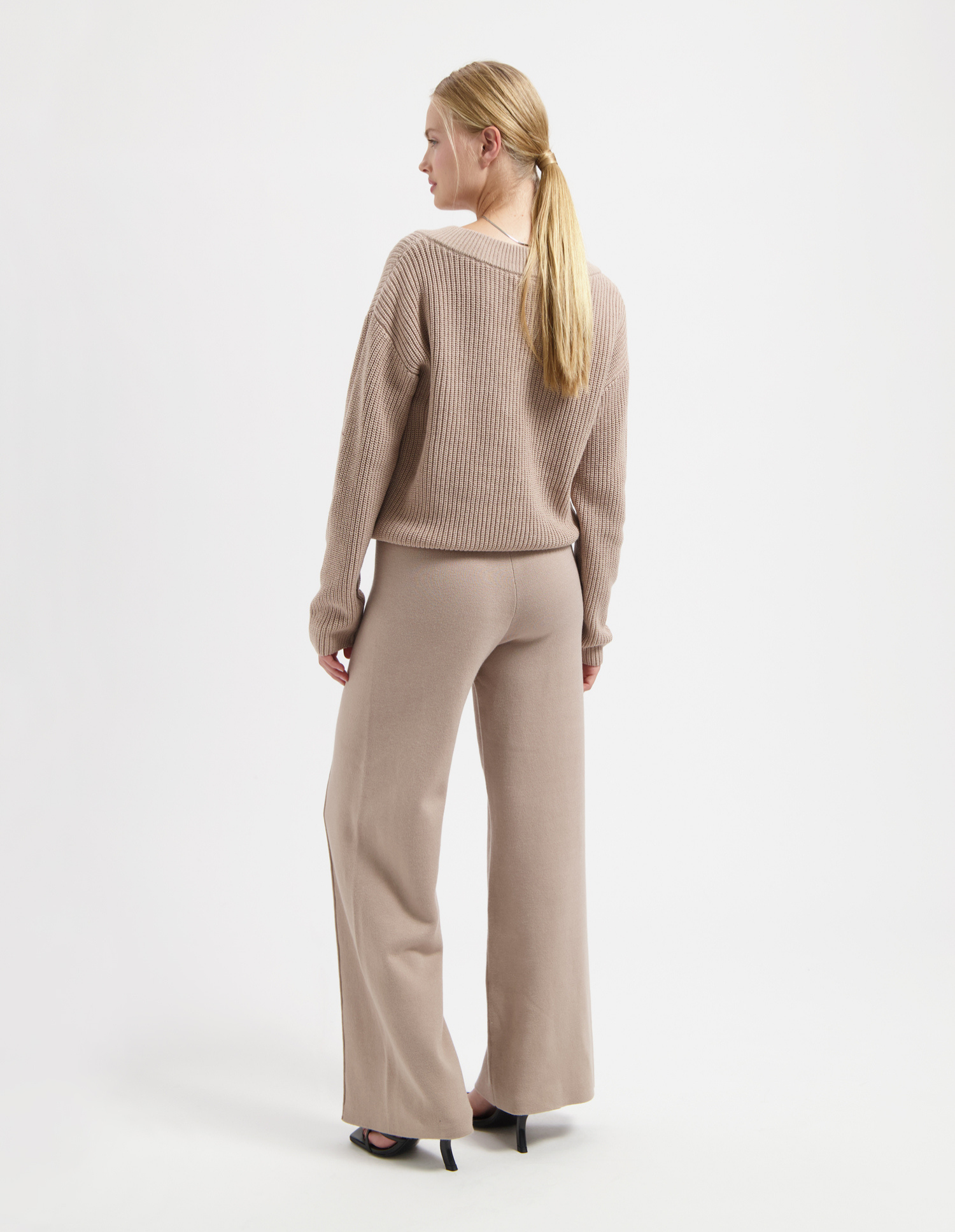 20001 TAUPE