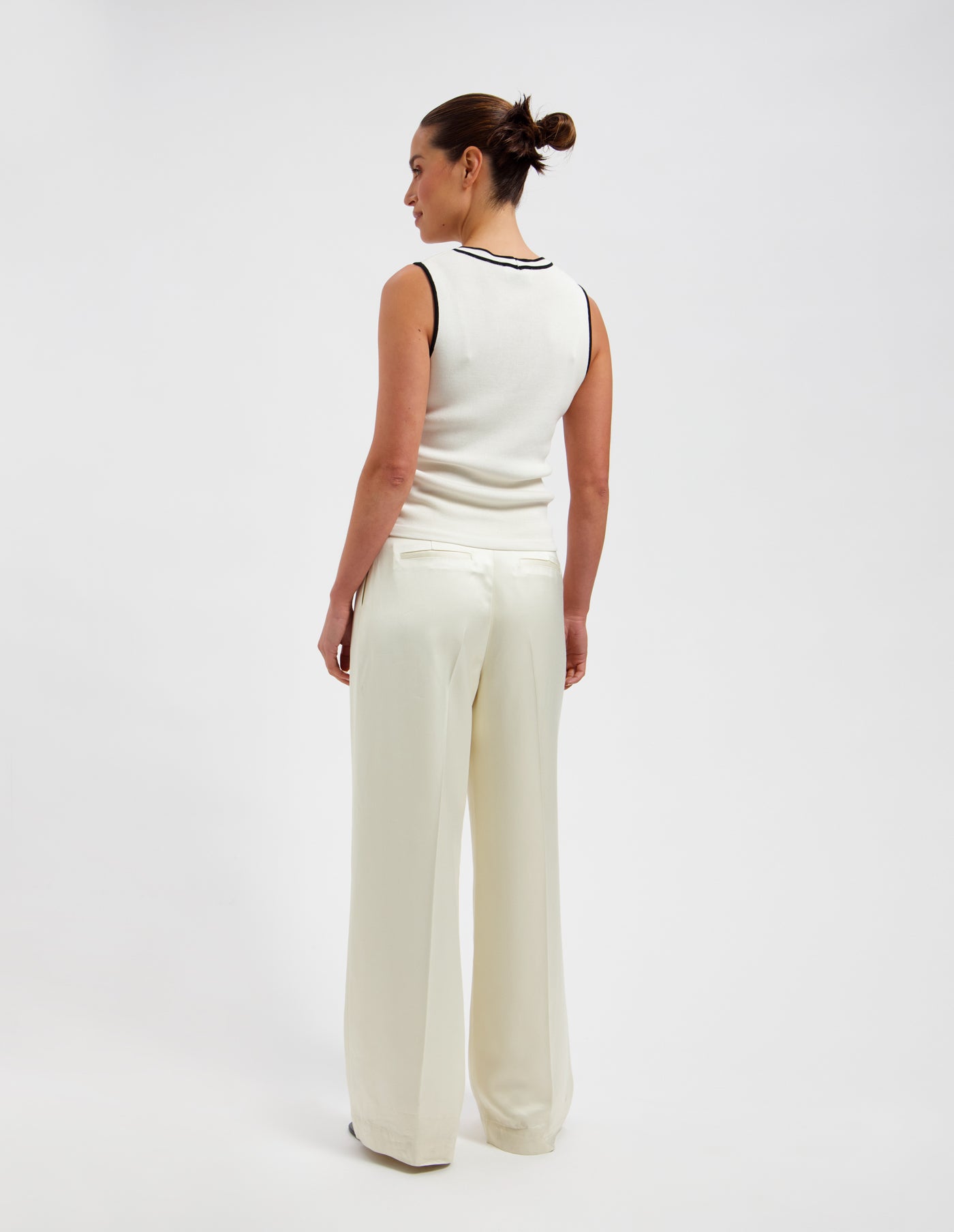 10002 IVORY/90000 BLACK