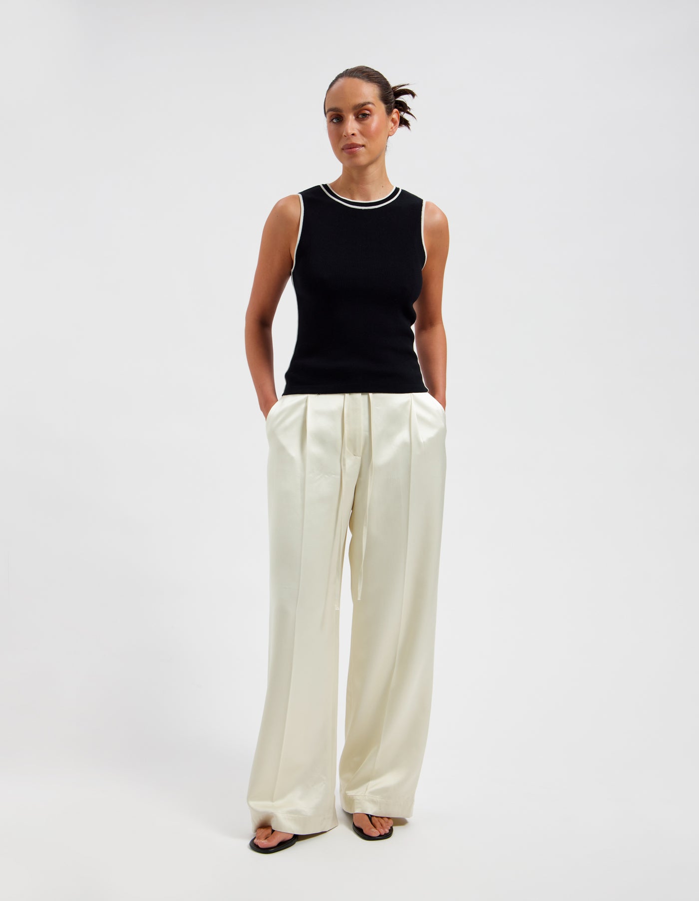 90000 BLACK/10002 IVORY