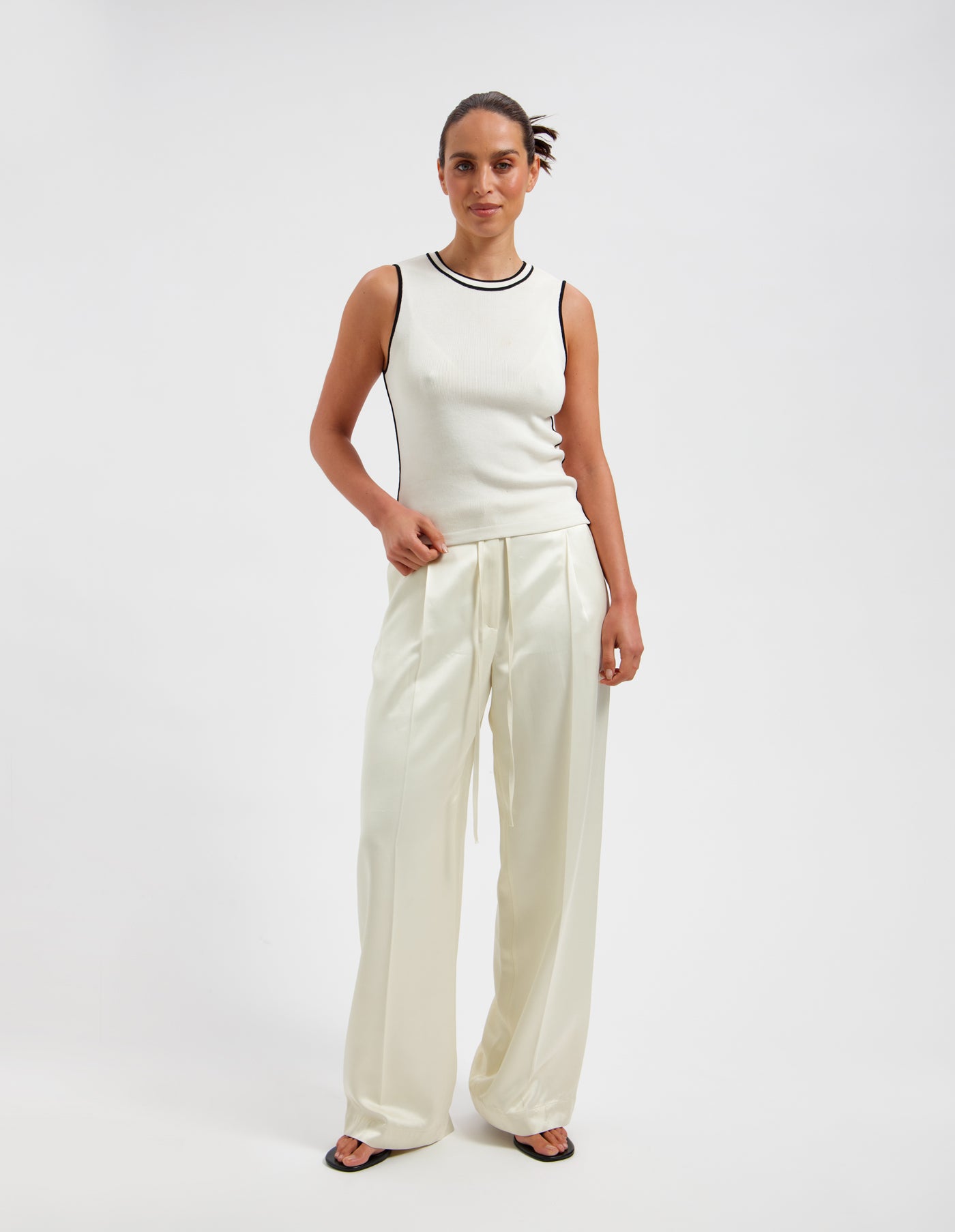 10002 IVORY/90000 BLACK